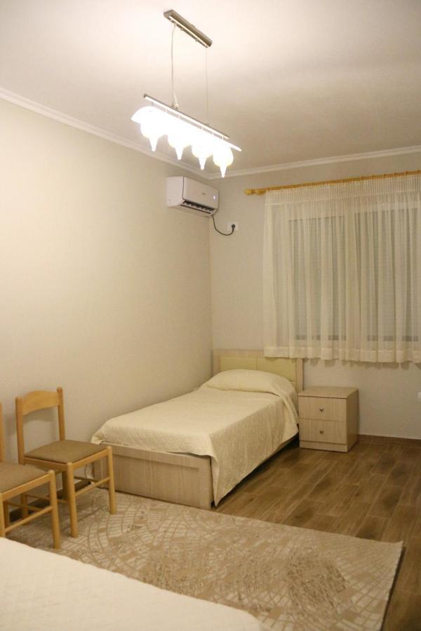 New Bazaar Arben'S Apartment Tirana Bagian luar foto