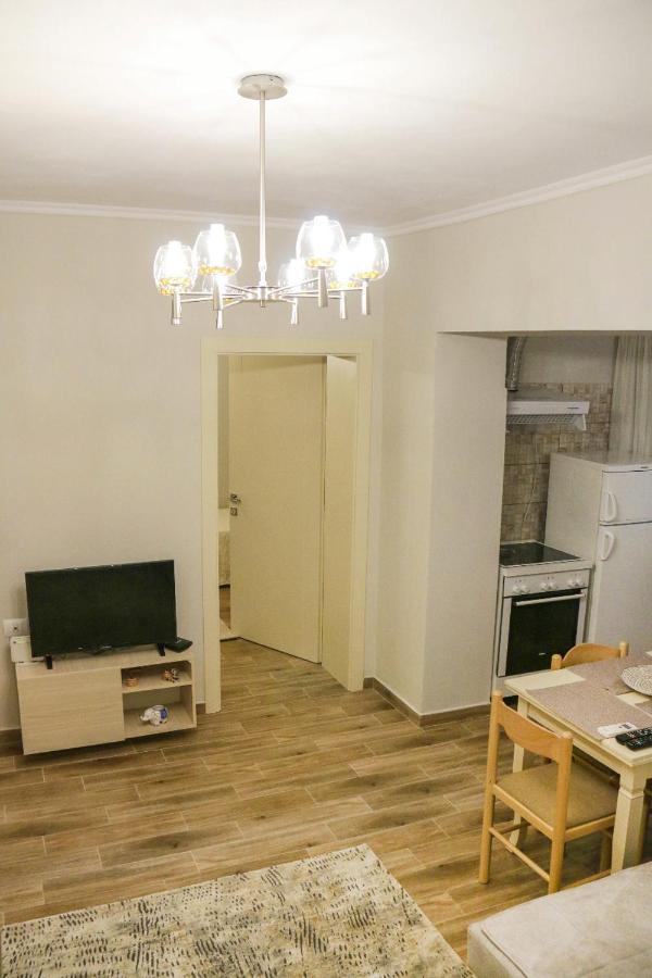 New Bazaar Arben'S Apartment Tirana Bagian luar foto
